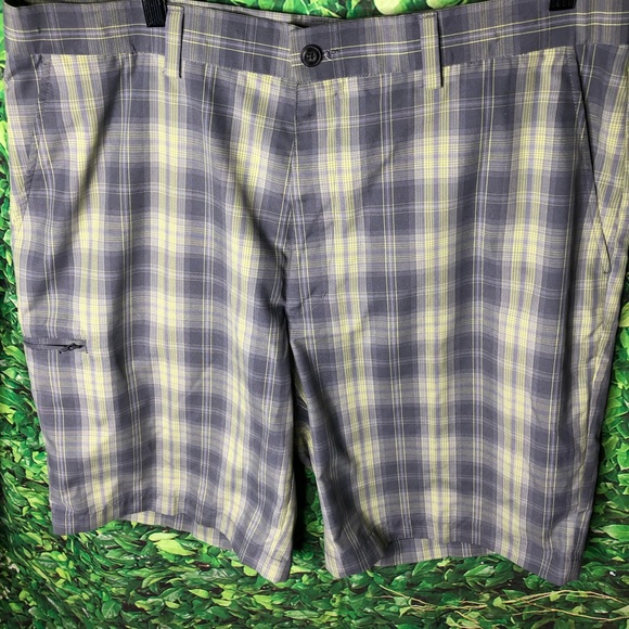 Grand Slam Mens Golf Shorts Gray Plaid Flat Front Size 36 Polyester - Picture 1 of 11
